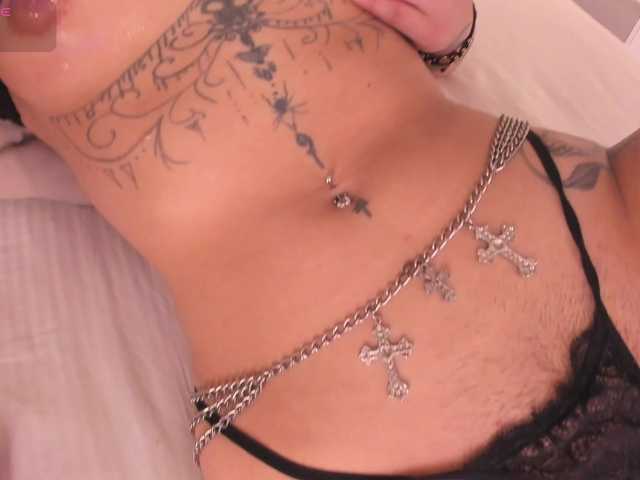 CrystalRose1 live cam on BongaCams