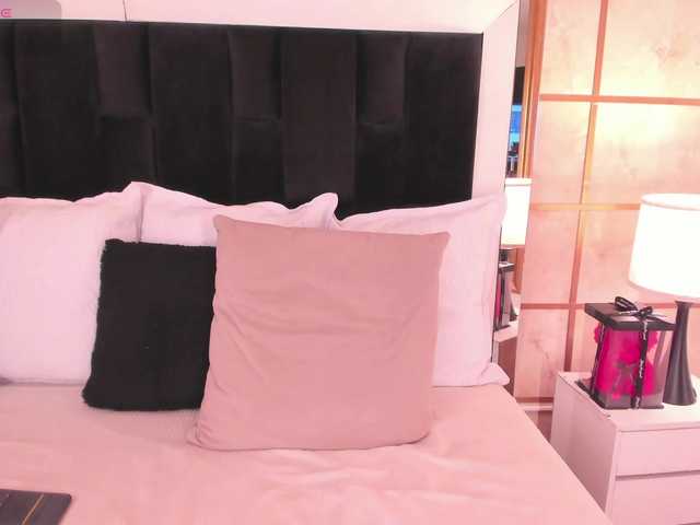 CrystalRose1 live cam preview