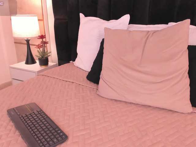 CrystalRose1 live cam on BongaCams