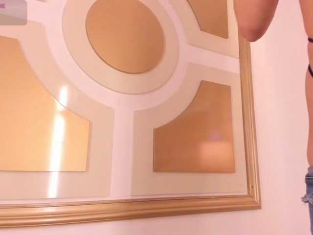 CrystalRose1, live now on BongaCams