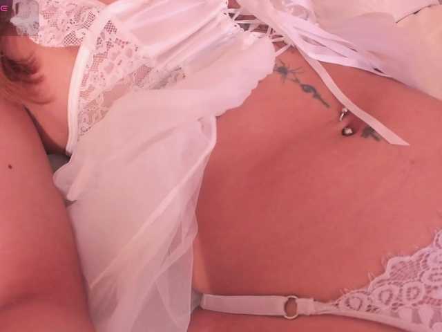 CrystalRose1 live cam on BongaCams
