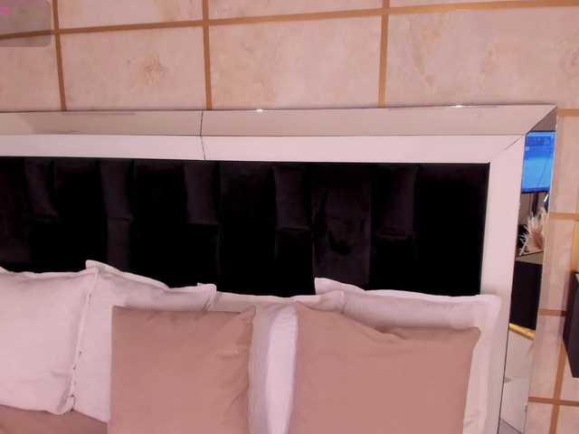 CrystalRose1's BongaCams show and profile