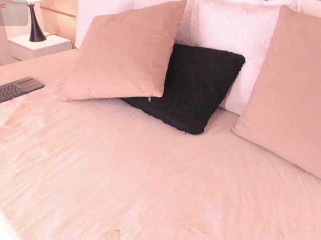 CrystalRose1 live cam