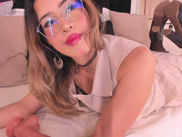 CrystalRose1 live cam on BongaCams