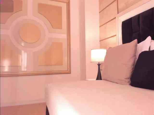 CrystalRose1 webcam