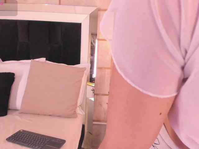 CrystalRose1 webcam