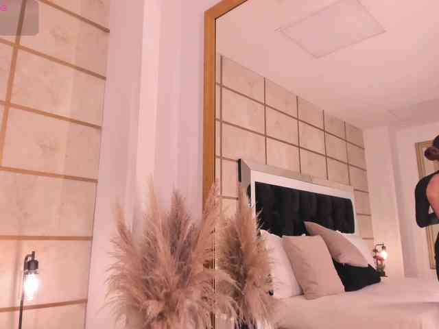 CrystalRose1 webcam