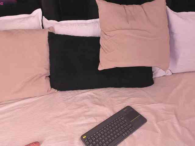CrystalRose1 webcam