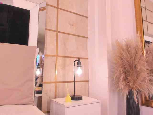 CrystalRose1 webcam