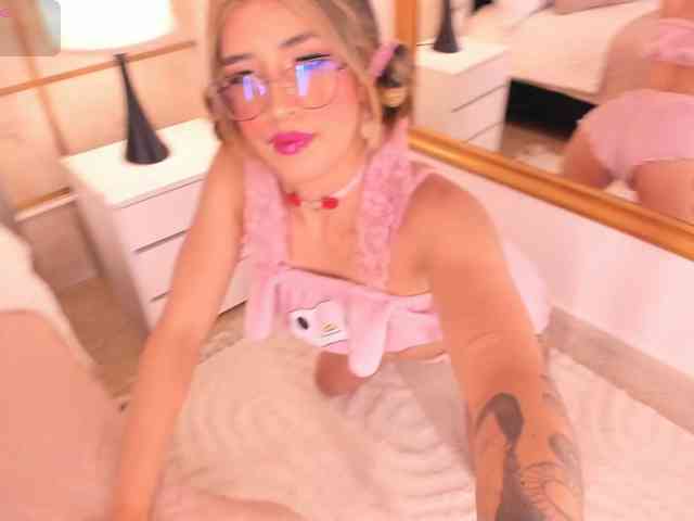 CrystalRose1 webcam