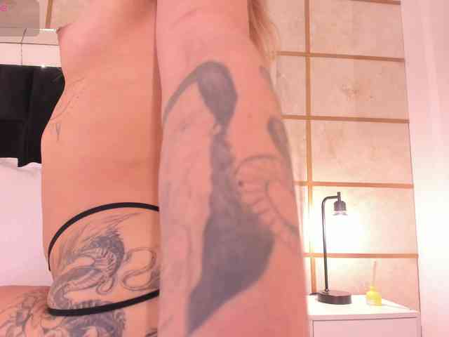 CrystalRose1 webcam