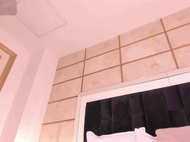 CrystalRose1 webcam