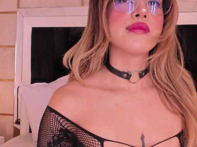 CrystalRose1 webcam