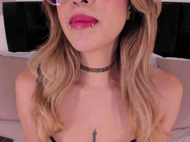 CrystalRose1 webcam
