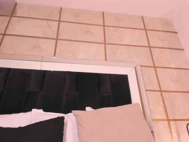 CrystalRose1 webcam