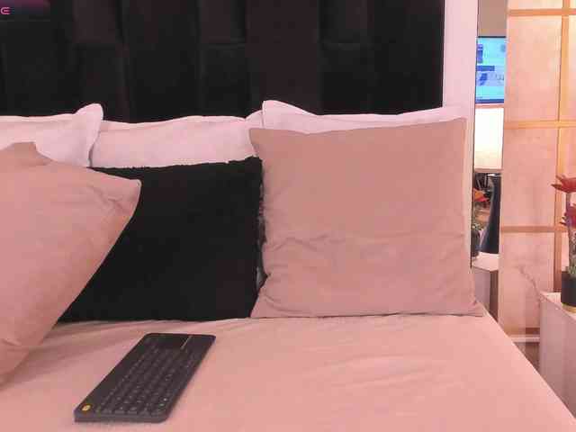 CrystalRose1 webcam
