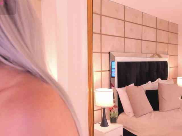 CrystalRose1 webcam