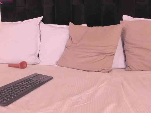 CrystalRose1 webcam