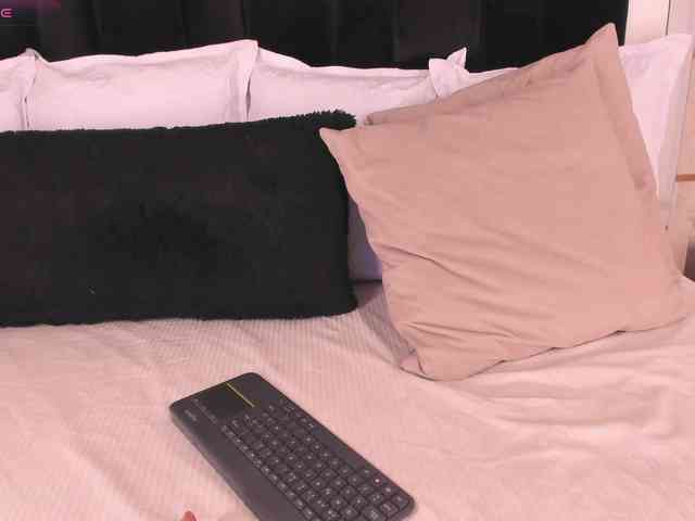 CrystalRose1 webcam