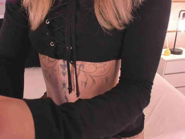 CrystalRose1 webcam
