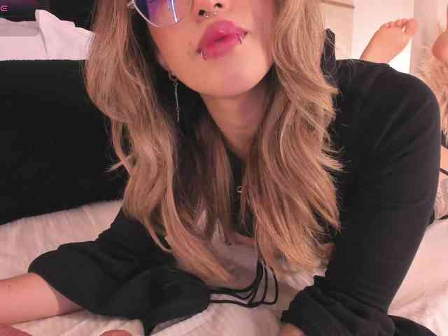 CrystalRose1 webcam