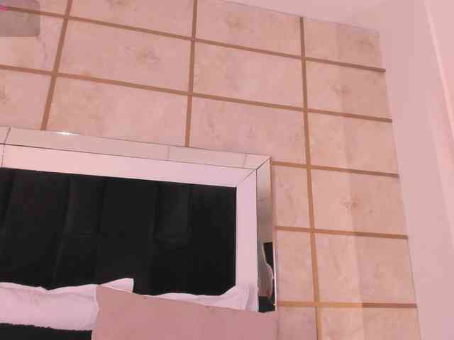 CrystalRose1 webcam