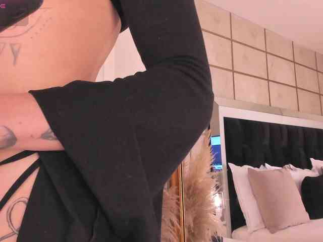 CrystalRose1 webcam