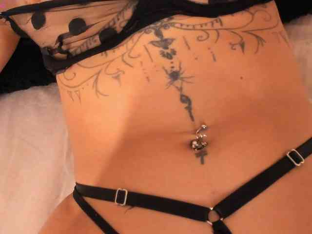 CrystalRose1 webcam
