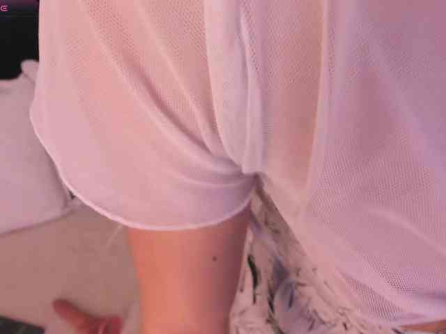 CrystalRose1 webcam