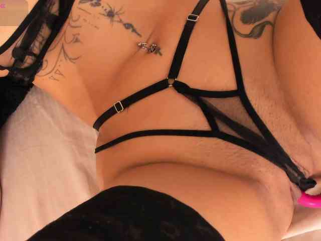 CrystalRose1 webcam