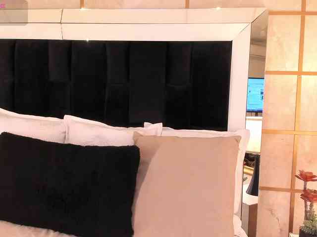 CrystalRose1 webcam
