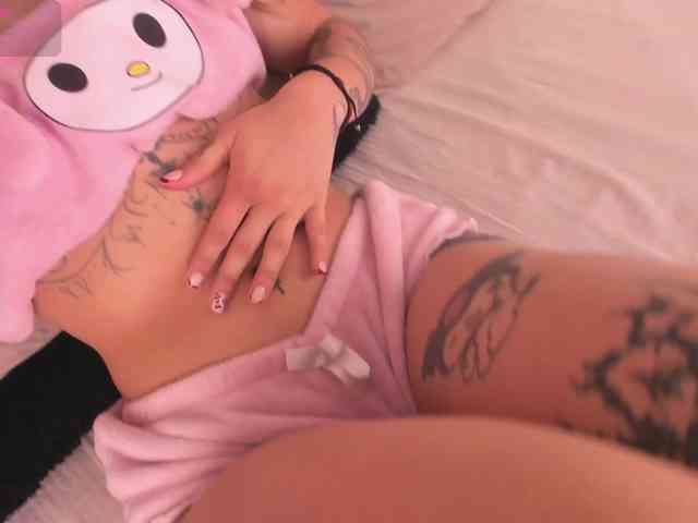 CrystalRose1 webcam
