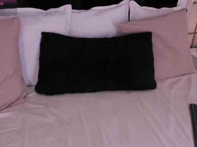 CrystalRose1 webcam