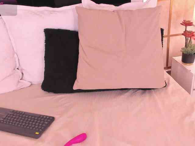 CrystalRose1 webcam