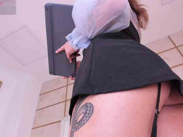 CrystalRose1 webcam