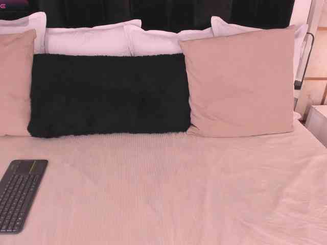 CrystalRose1 webcam