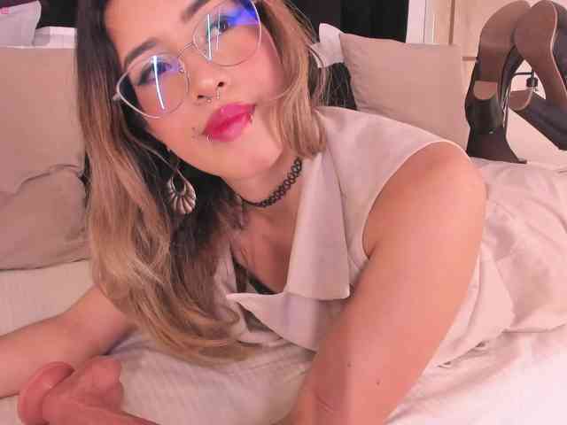 CrystalRose1 webcam