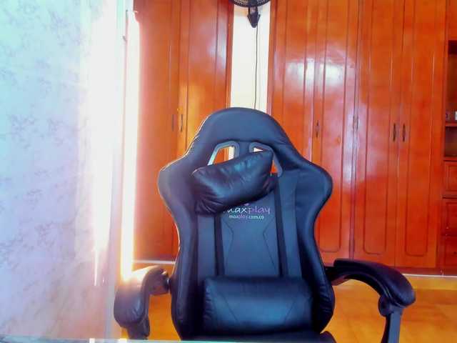 LucySkinny live cam on BongaCams