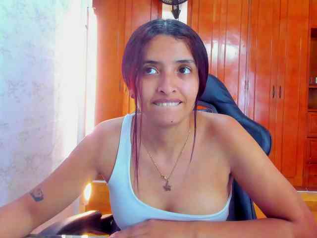 LucySkinny webcam