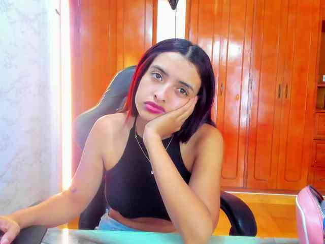 LucySkinny webcam