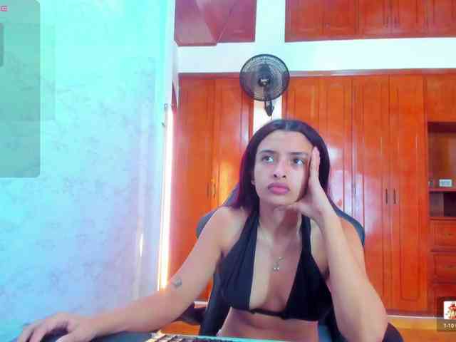 LucySkinny webcam