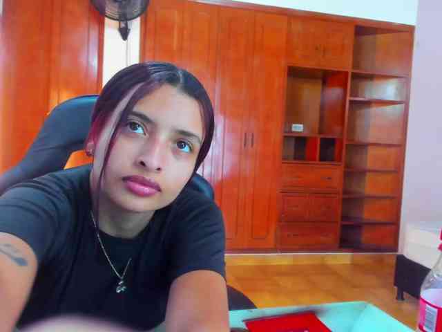 LucySkinny webcam