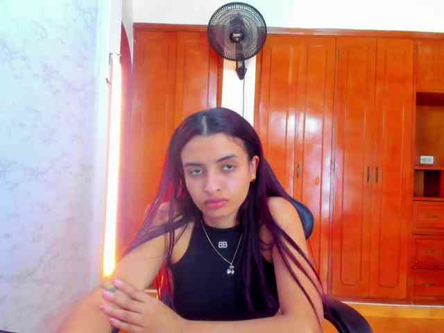 LucySkinny webcam