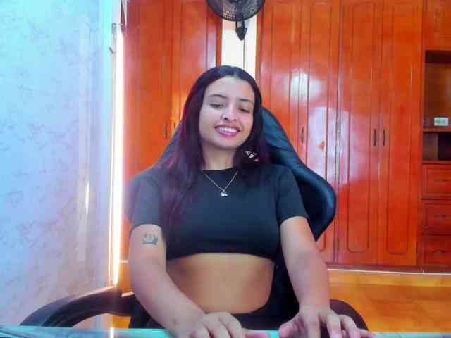 LucySkinny webcam