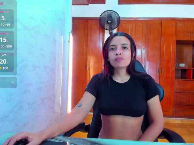 LucySkinny webcam