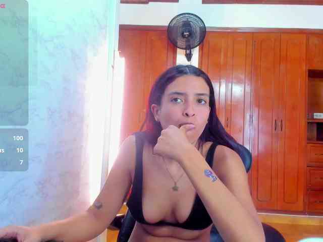 LucySkinny webcam
