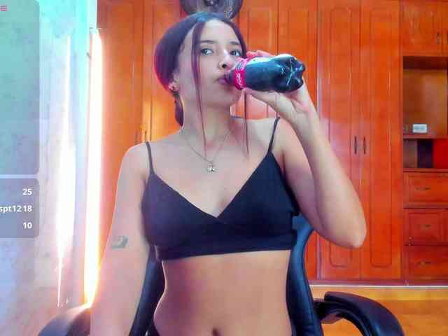LucySkinny webcam
