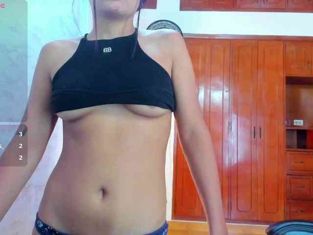 LucySkinny webcam