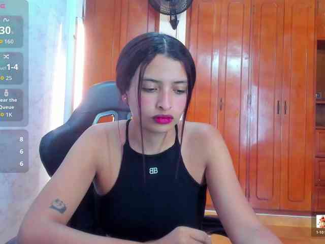 LucySkinny webcam