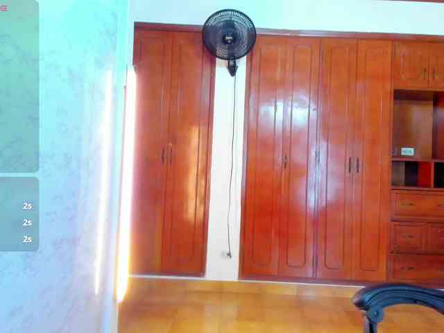LucySkinny webcam